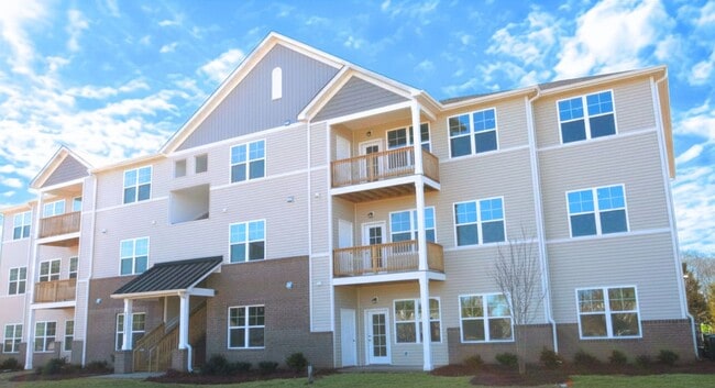Building Photo - BEAUTIFUL 3BD 2.5 BTH Apartment home RAINTREE - Ballantyne Commons Pkwy