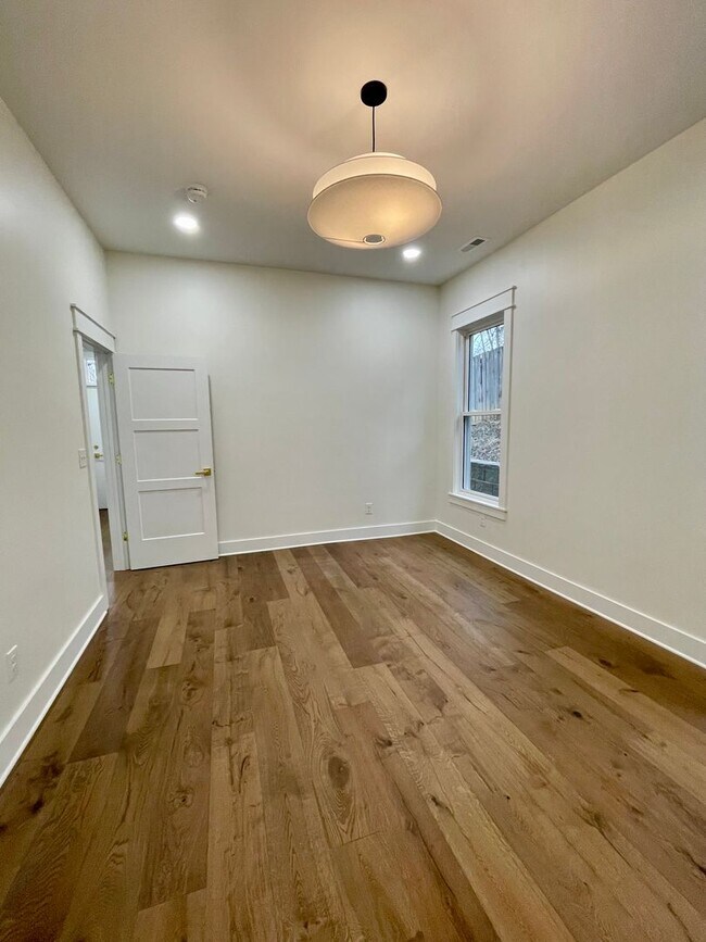 Building Photo - 323 50th Ave N