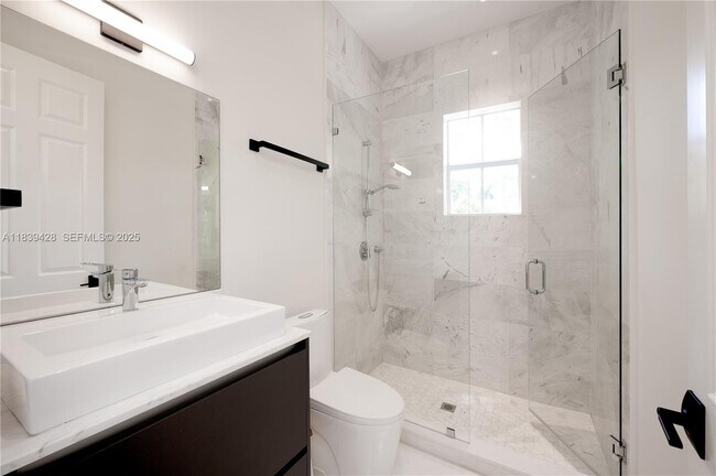 Building Photo - 680 Destacada Ave