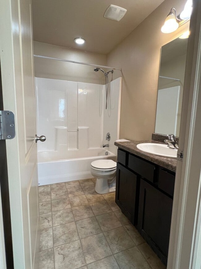 Building Photo - PRICE REDUCED:  LG 4-BED TOWNHOUSE NOW $1,995