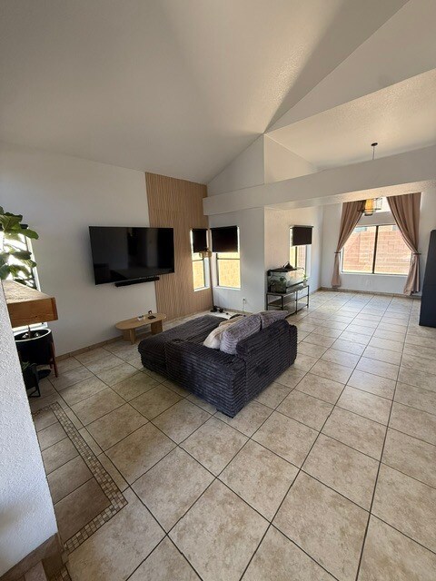 Building Photo - FOR RENT