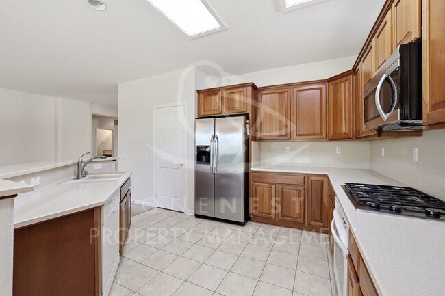 Building Photo - Refreshed 2-bedroom plus den, 2.5-bathroom in beloved Sun City Lincoln Del Webb community!