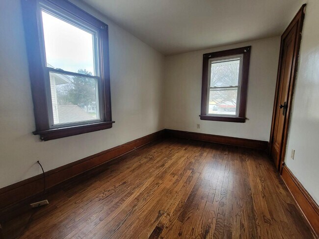 Building Photo - 588 Sanford Ave