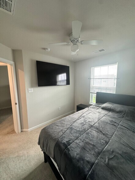 Building Photo - 4122 Riverside Dr