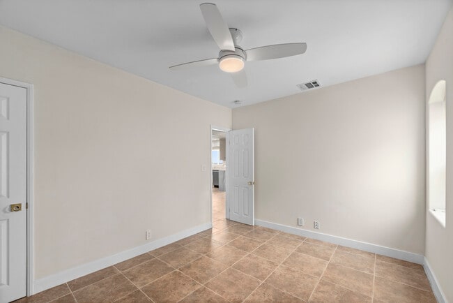 Building Photo - 3309 Highland Ave
