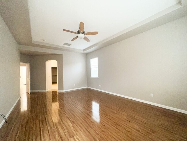 Building Photo - Spacious Single Story Three Bedroom Home