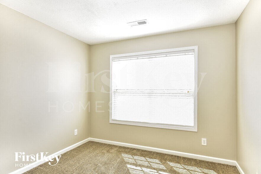 Building Photo - 1161 Castlewood Dr