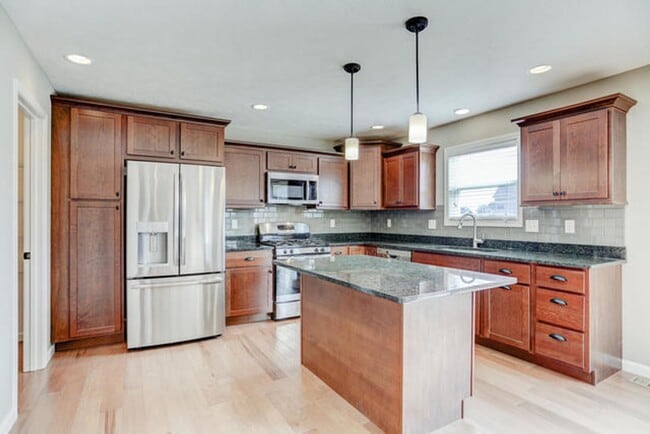 Building Photo - Beautiful 5 bed, 4 bath-Prairie Crossing, Mahomet - AVAILABLE NOW