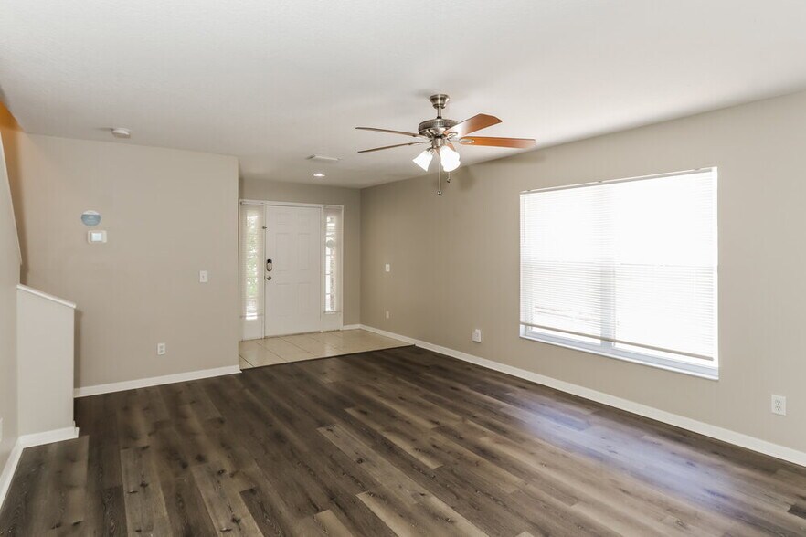 Building Photo - 1818 Horsechestnut Ct