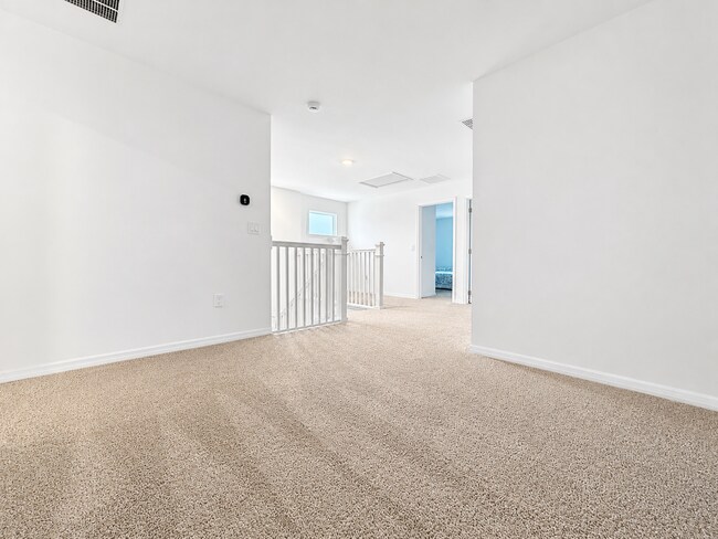 Building Photo - Experience modern & expansive living in this corner-lot 5Bedrooms/3.5Bath home at Ocala!