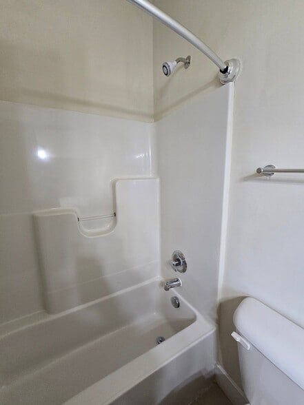 Building Photo - 613 N Lombardy St