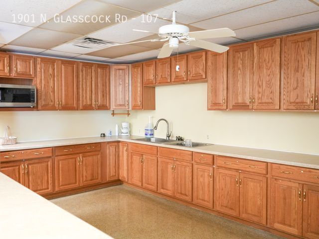 Building Photo - 1901 N Glasscock Rd