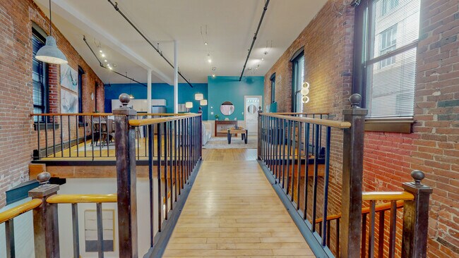 Building Photo - 19 Stanhope St