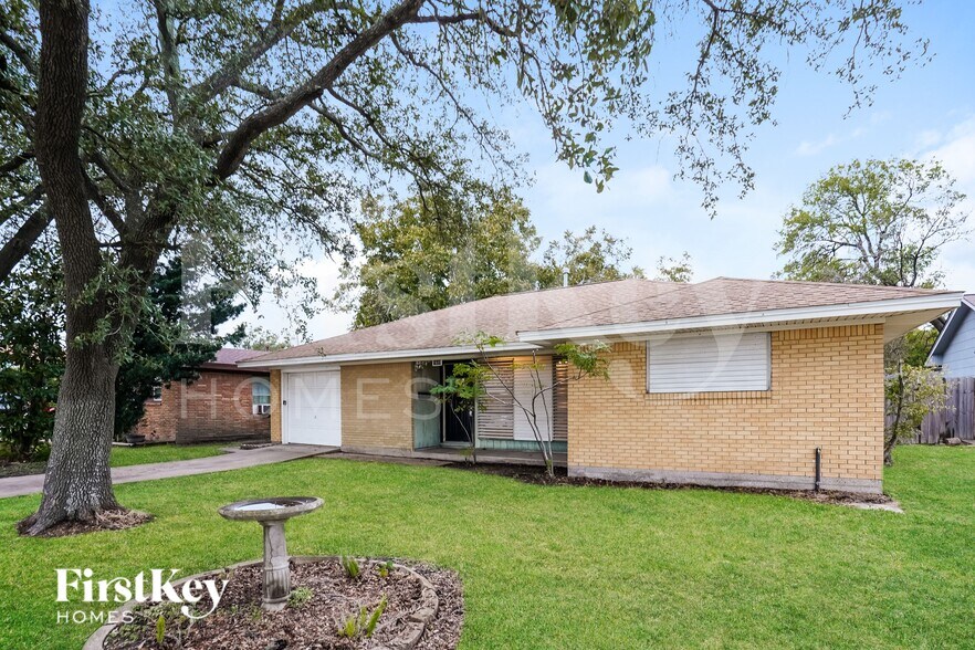 Building Photo - 1610 13th Ave N