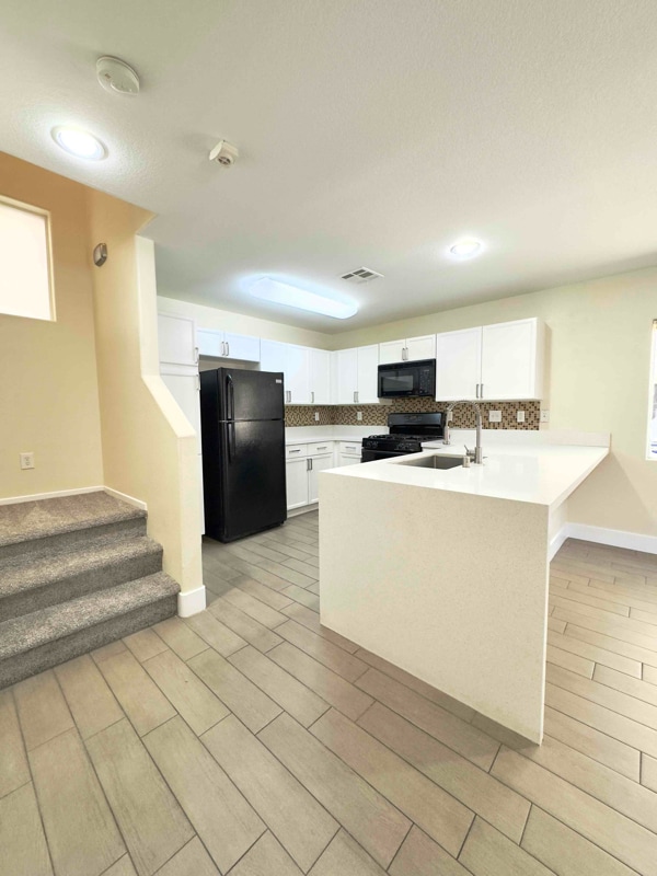 Building Photo - 9140 Gabardine Ave