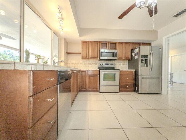 Building Photo - 560 SW 62nd Ave