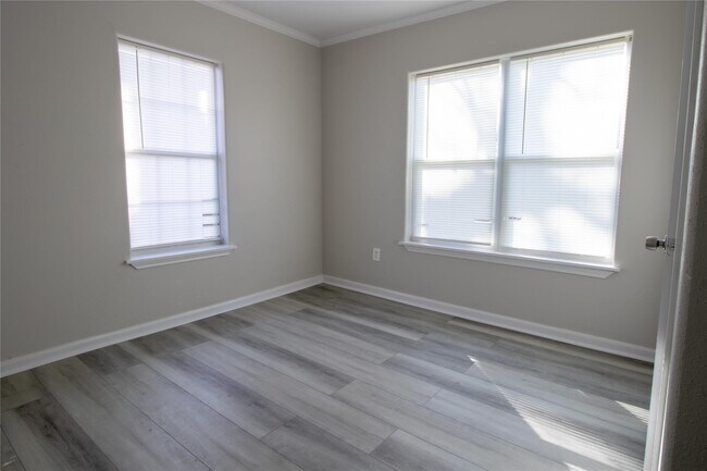 Building Photo - 218 E Hunnicutt St