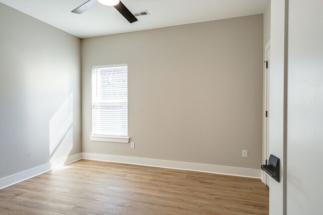 Building Photo - 4 Bedroom Rental in The Nations!