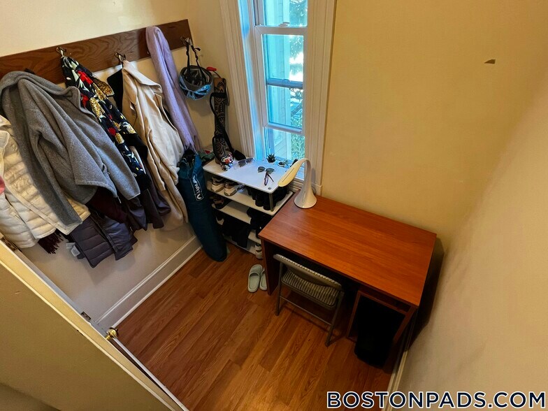 Building Photo - 9 Cedar St