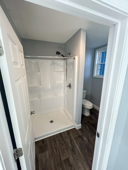 Building Photo - 508 6th Ave