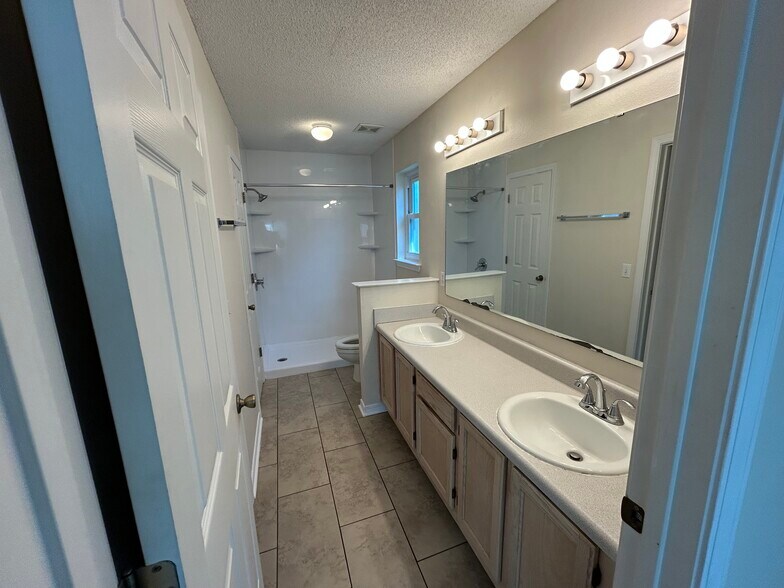 On-Suite Bathroom - 1311 Jasper St