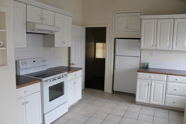 Building Photo - 2437 Darrow Ave