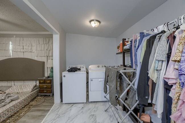 Building Photo - Great 2 bedroom 2 FULL bath home