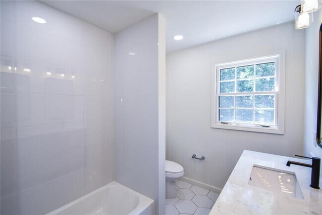 Building Photo - 17040 Birmingham Rd