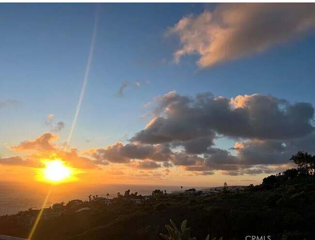 Building Photo - Azari PM-Juccuzi- half acre luxurious landscape-fully chic furniture -  massive lot , 18 fruit tr...