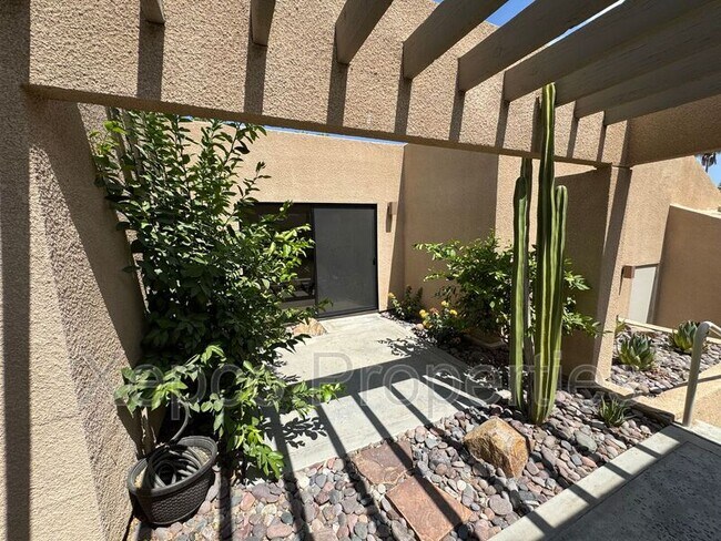 Building Photo - 22 Mission Ct