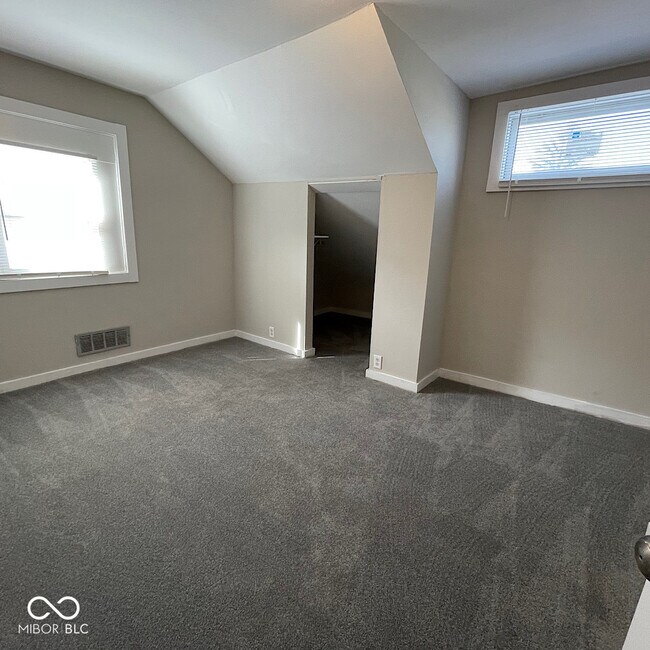 Building Photo - 2009 Westview Dr