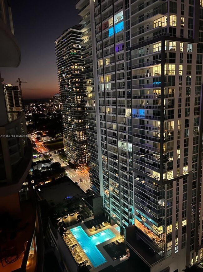 Building Photo - 1060 Brickell Ave