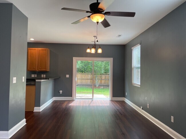 Building Photo - 8806 Shadowglen Dr