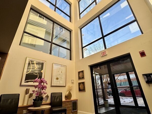 Building Photo - 24 Corey St