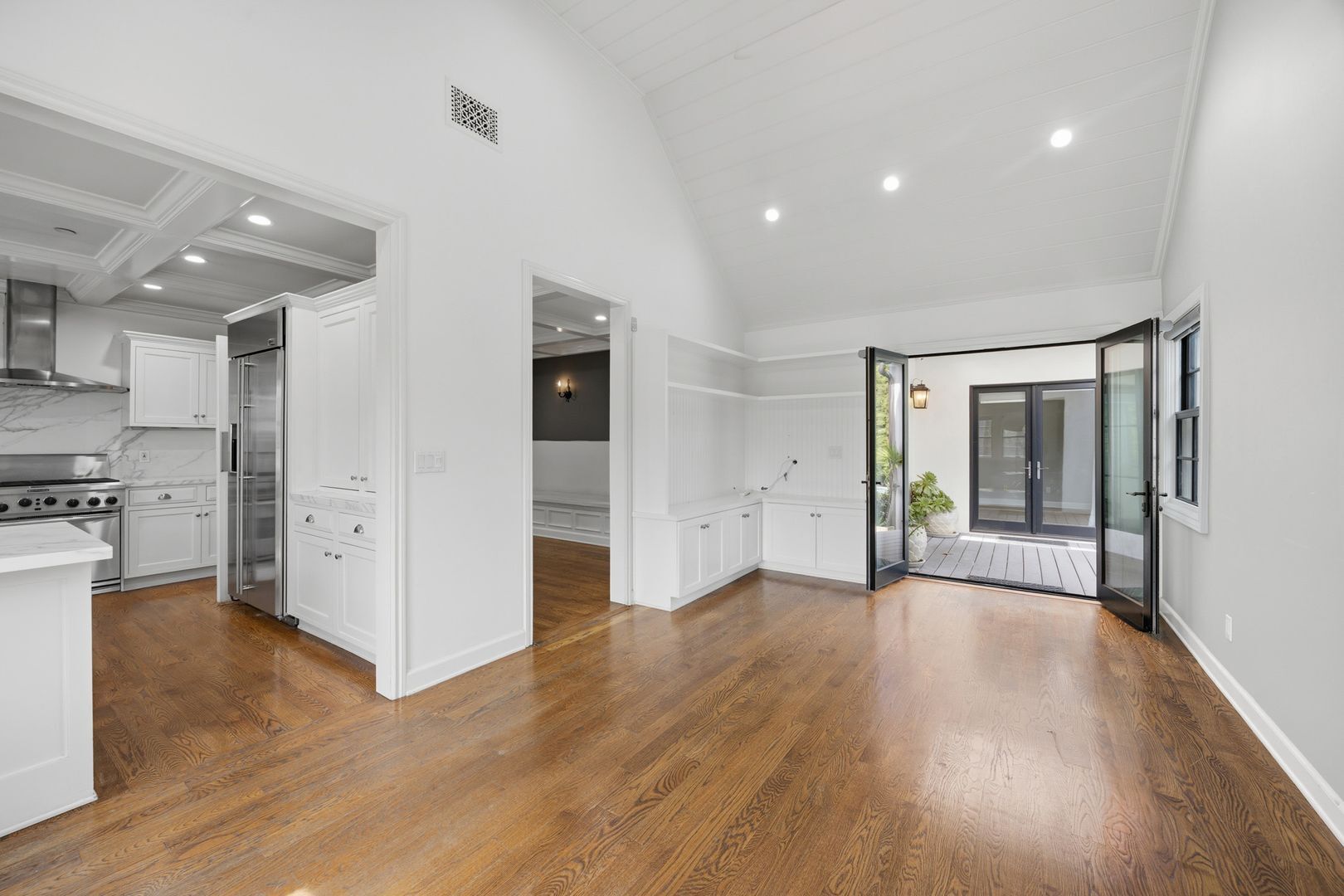 Building Photo - Beautiful Two-Story Burbank Home with Pool, Hardwood Floors & Guest House