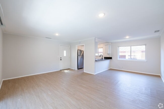 Interior Photo - 5302 Colodny Ave