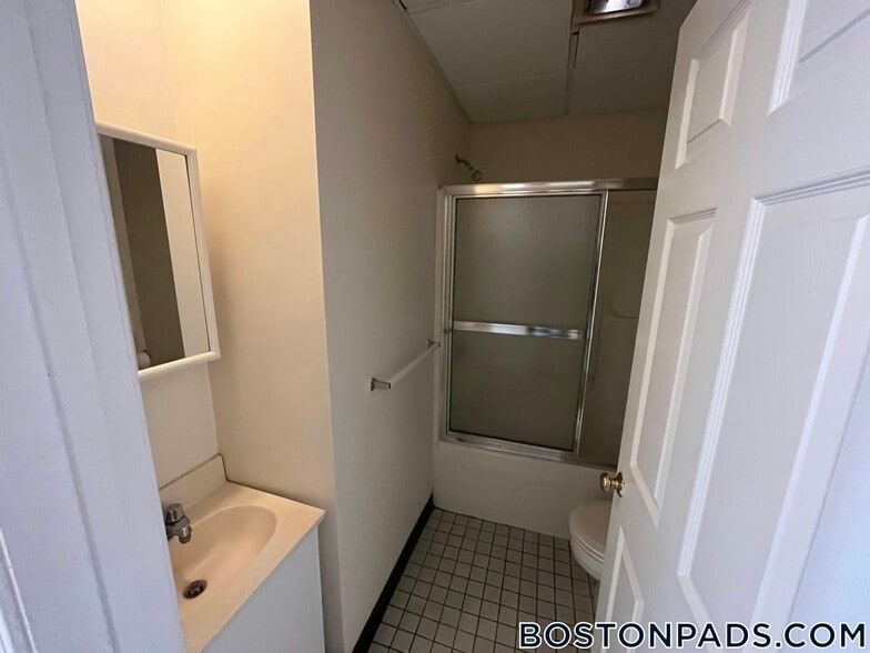 Building Photo - 81 Essex St