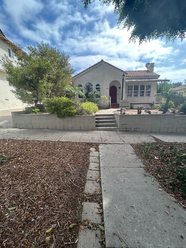 Building Photo - Beautiful Spacious 2Bd/2Bth with Bonus Family Room