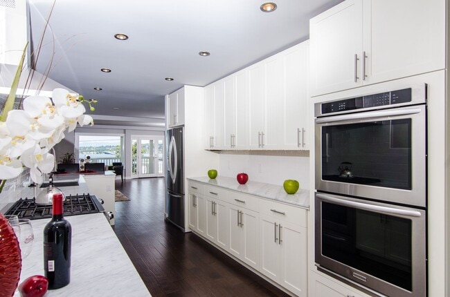 Building Photo - 4Bd/3.5Ba Seattle Home