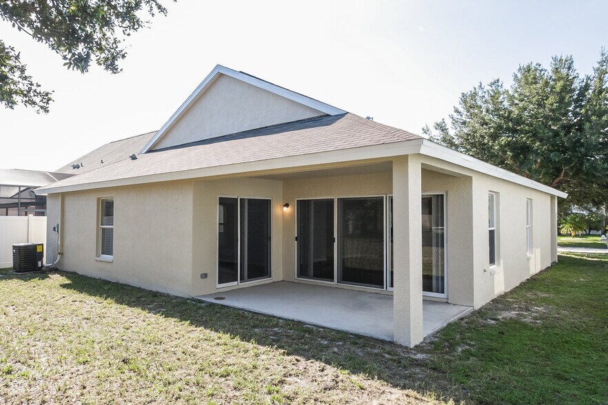 Building Photo - 11111 Newbridge Dr