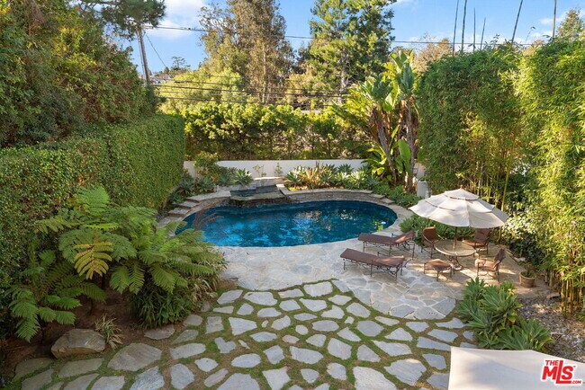 Building Photo - 215 S Anita Ave