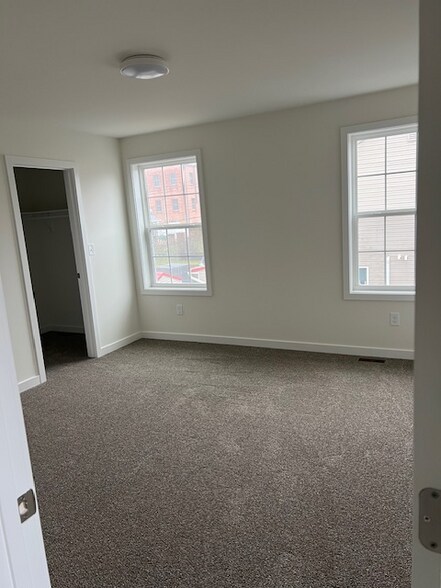 Building Photo - 213 W 2nd St