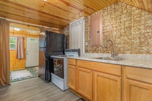 Building Photo - 3 bedroom 1 bathroom house for rent