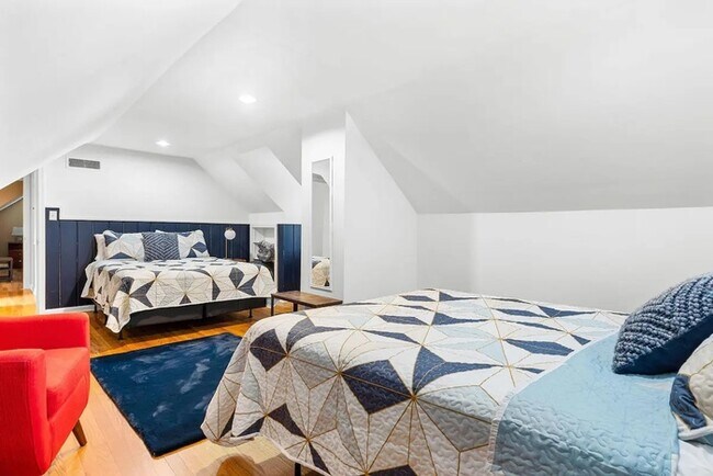Building Photo - Beautifully Furnished Home – Move-In Ready!