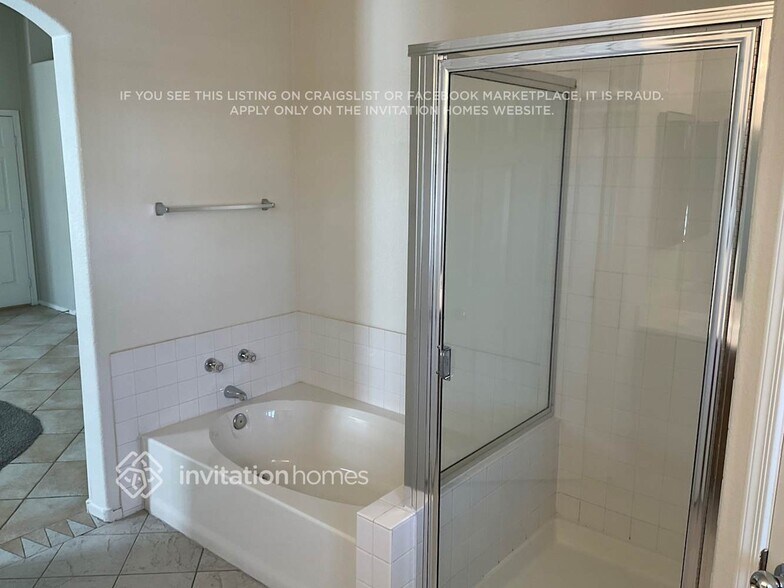 Building Photo - 7120 Desert Clover Ct