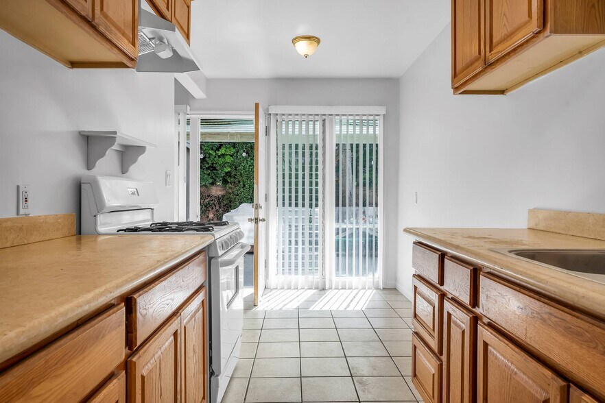 Building Photo - 1440 Manhattan Beach Blvd