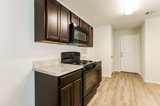 Building Photo - 2743 Madison Ct