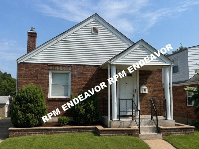 Building Photo - 6857 Julian Ave