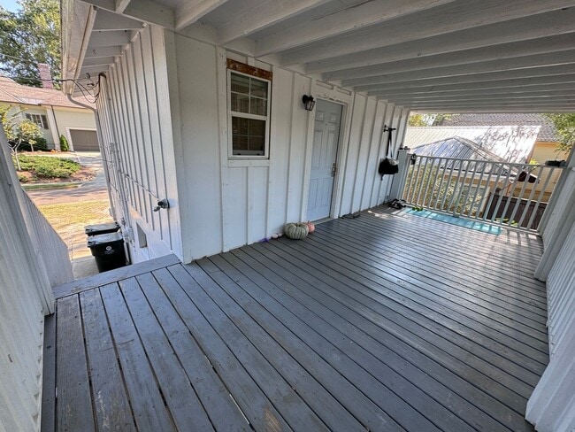 Building Photo - 1BR/1BA With Garage For Rent