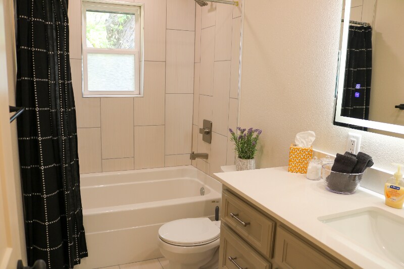 Building Photo - 805 SW 2nd St